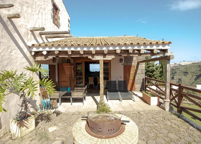 Mountain Hideaway House In Moya