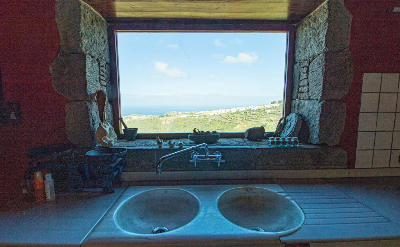 Mountain Hideaway House In Moya